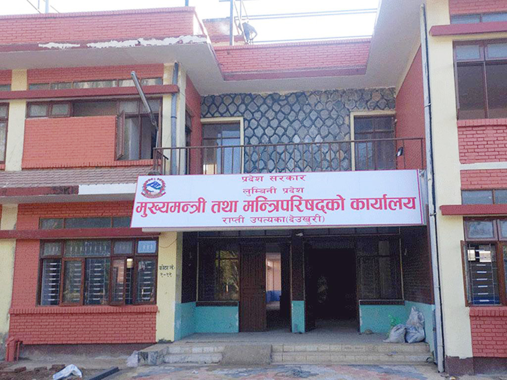 प्रदेश सरकारले भुक्तानी रोकेपछि निर्माण ब्यवसायीहरु मारमा