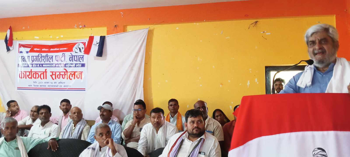 भ्रष्टाचारकाण्डले कांग्रेस र एमालेलाई रातारात मिलायो :  पूर्वमन्त्री त्रिपाठी