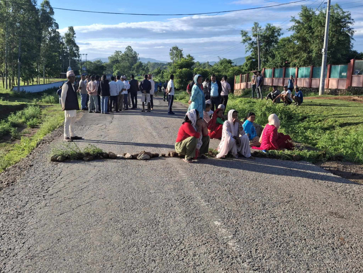 घाेराही-तुलसीपुर सडक सुचारु, टिप्पर चालकलाई हदैसम्मकाे कारबाही गर्ने सहमति