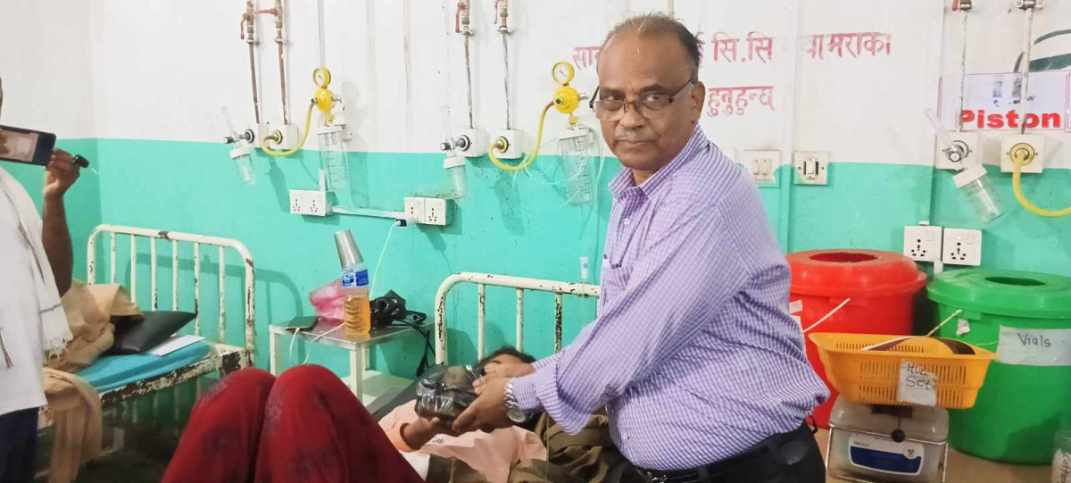 रेडक्रस सोसाईटीद्वारा स्थापना दिवसमा बिरामीलाई फलफुल बितरण