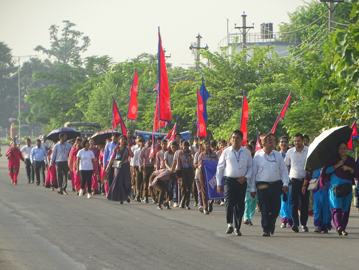 संविधान दिवसमा झण्डोत्तलन र प्रभातफेरी
