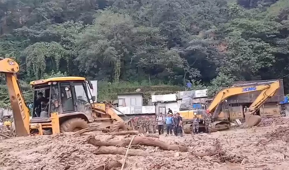 गुल्मीका ६ जनाले  झ्याप्लेखोलामा बस पुरिँदा ज्यान गुमाए