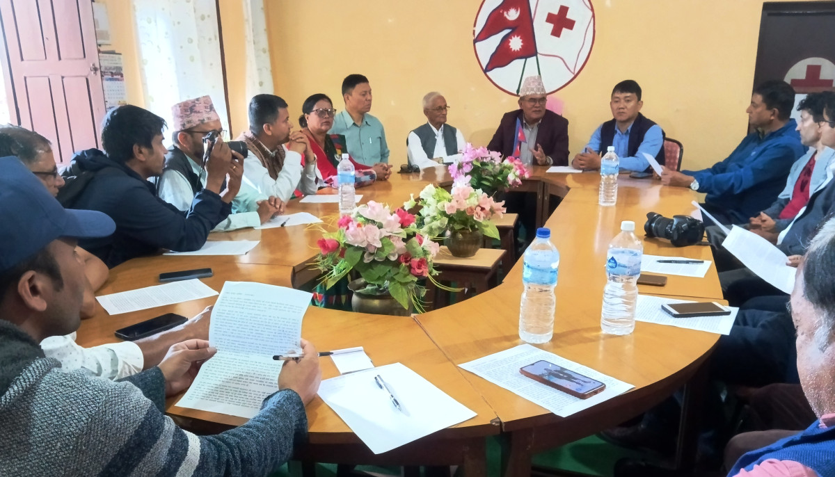 रेडक्रस पाल्पाले ब्लड बैक चलाउंदै
