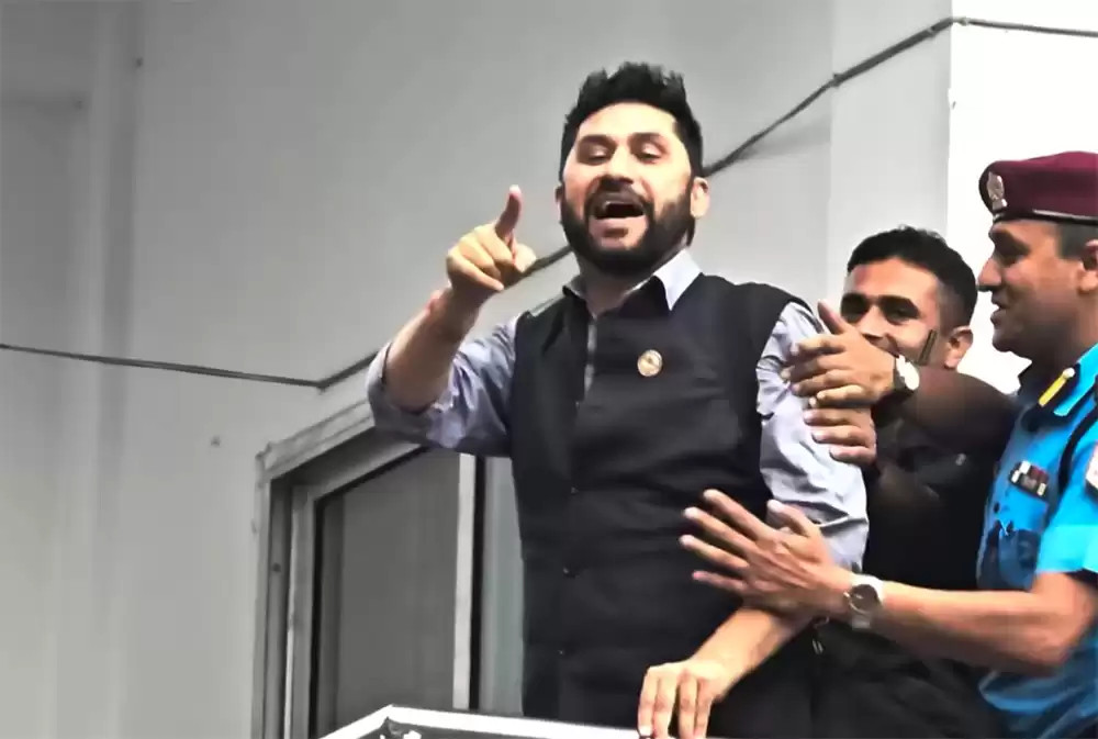 रवि लामिछाने थुनामै रहने