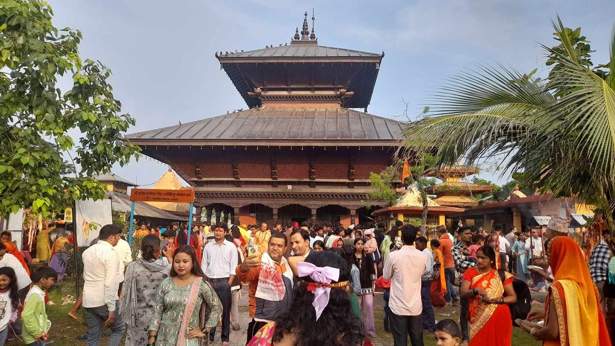 रुपन्देहीको पर्रोहा परमेश्वर बोलबम धाममा दर्शनार्थीको घुईँचो