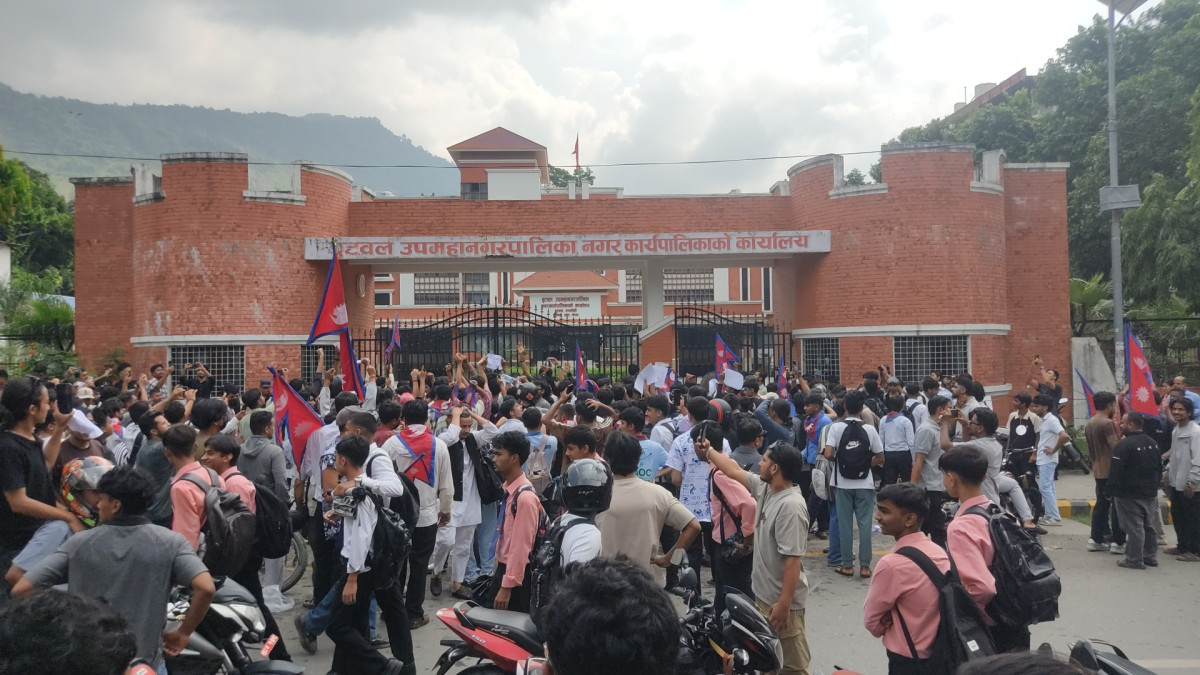 बुटवलमा जेनजीको प्रदर्शन (तस्बिरहरू)