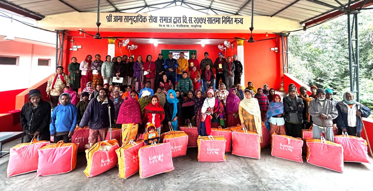 सिद्धार्थ दुर्गा यूवा क्लबद्वारा ५५ विपन्न परिवारलाई सिरक वितरण