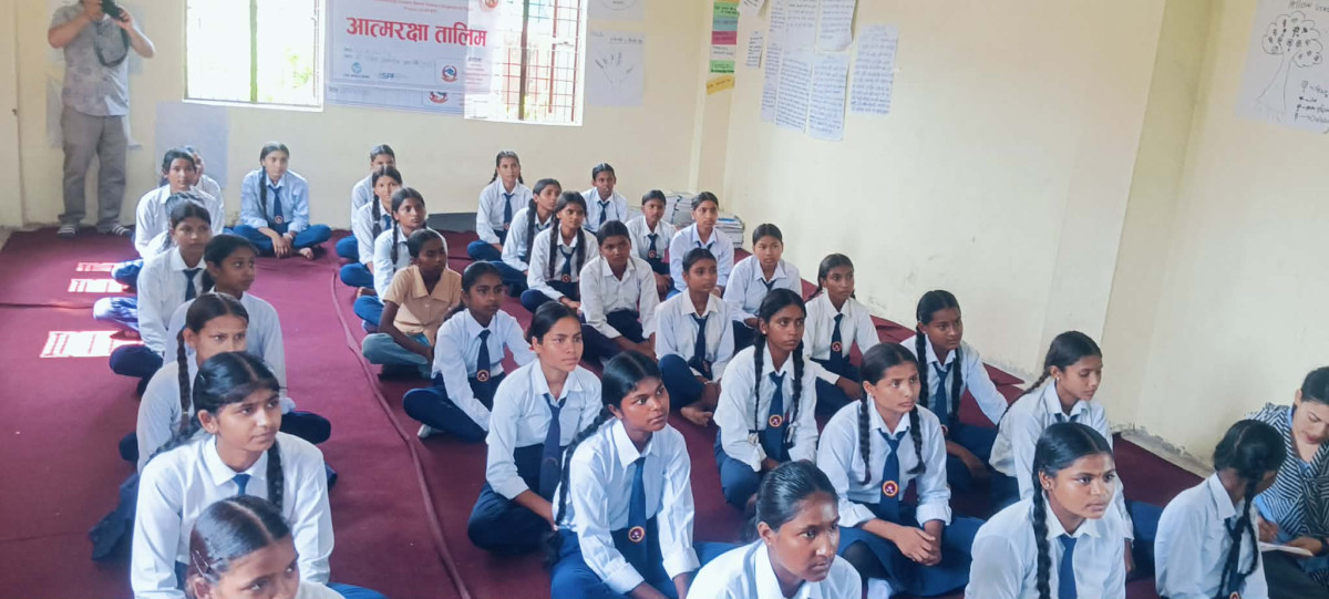 सुरक्षित  र  जागरुक बनाउन किशोरीहरूलाई आत्मरक्षा तालिम