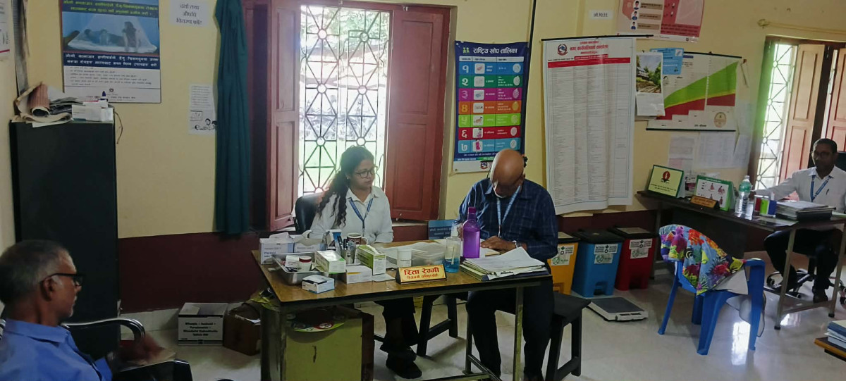 स्वास्थ्य चौकीमा औषधि अभाव, ६ जनाको दरबन्दीमा दुई कर्मचारी मात्रै भेटिए